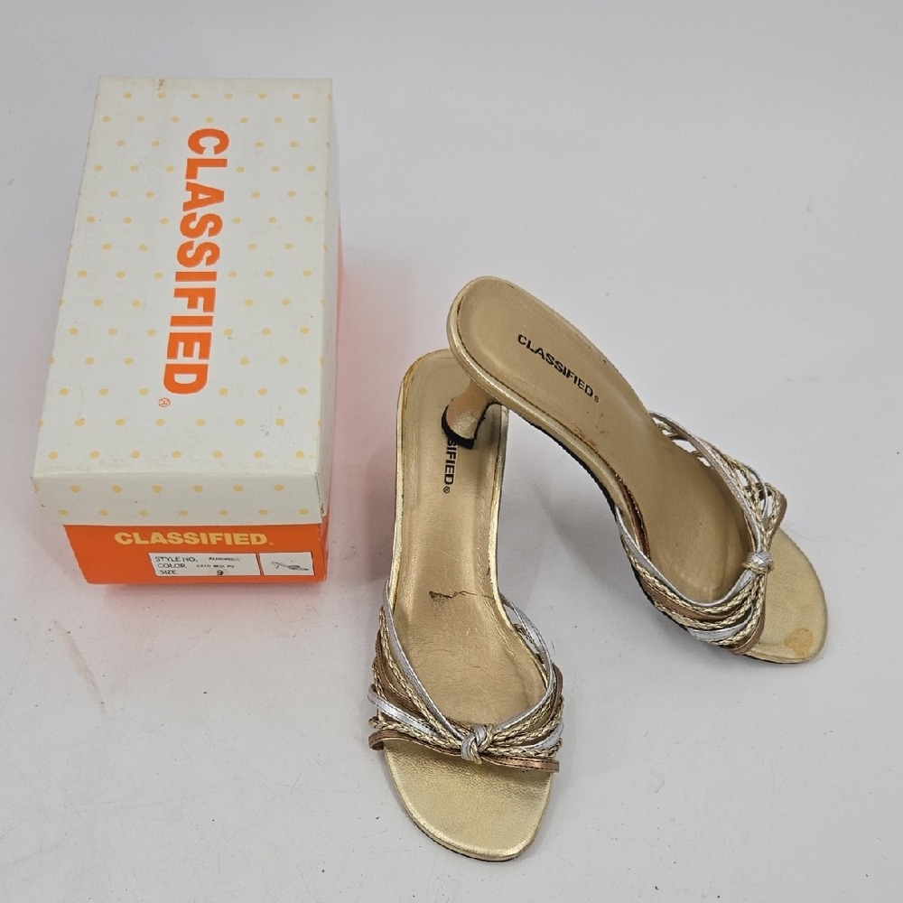 Classified Metallic Gold Heels Sz 9